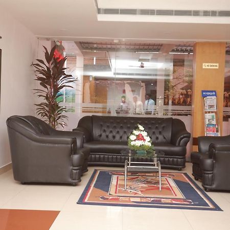 Hotel Peninsula Thrissur Ngoại thất bức ảnh