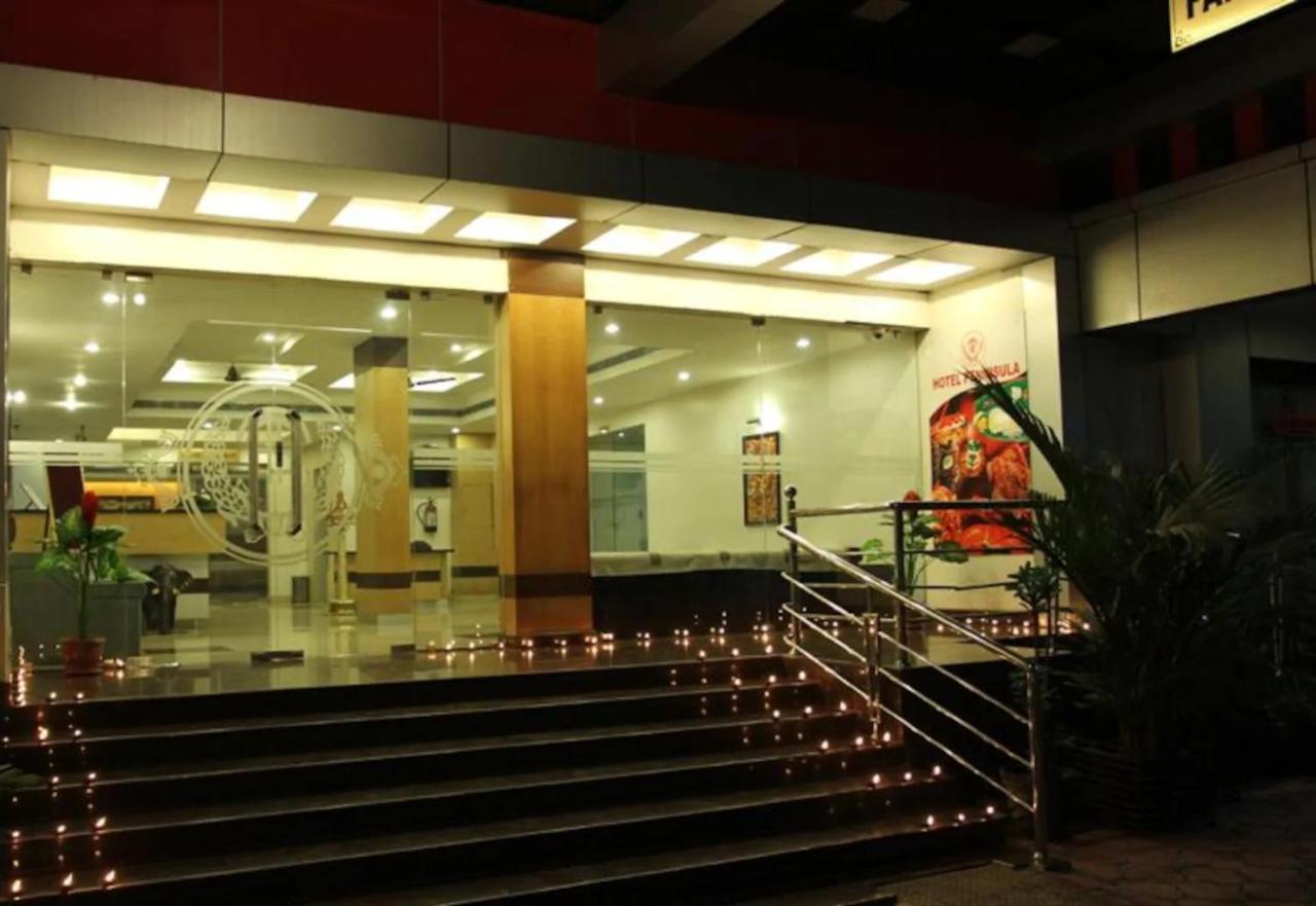 Hotel Peninsula Thrissur Ngoại thất bức ảnh