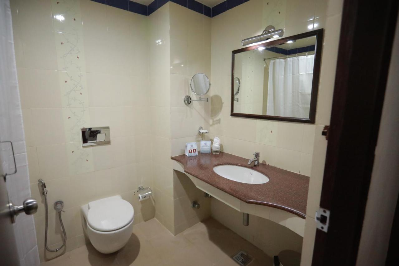 Hotel Peninsula Thrissur Ngoại thất bức ảnh
