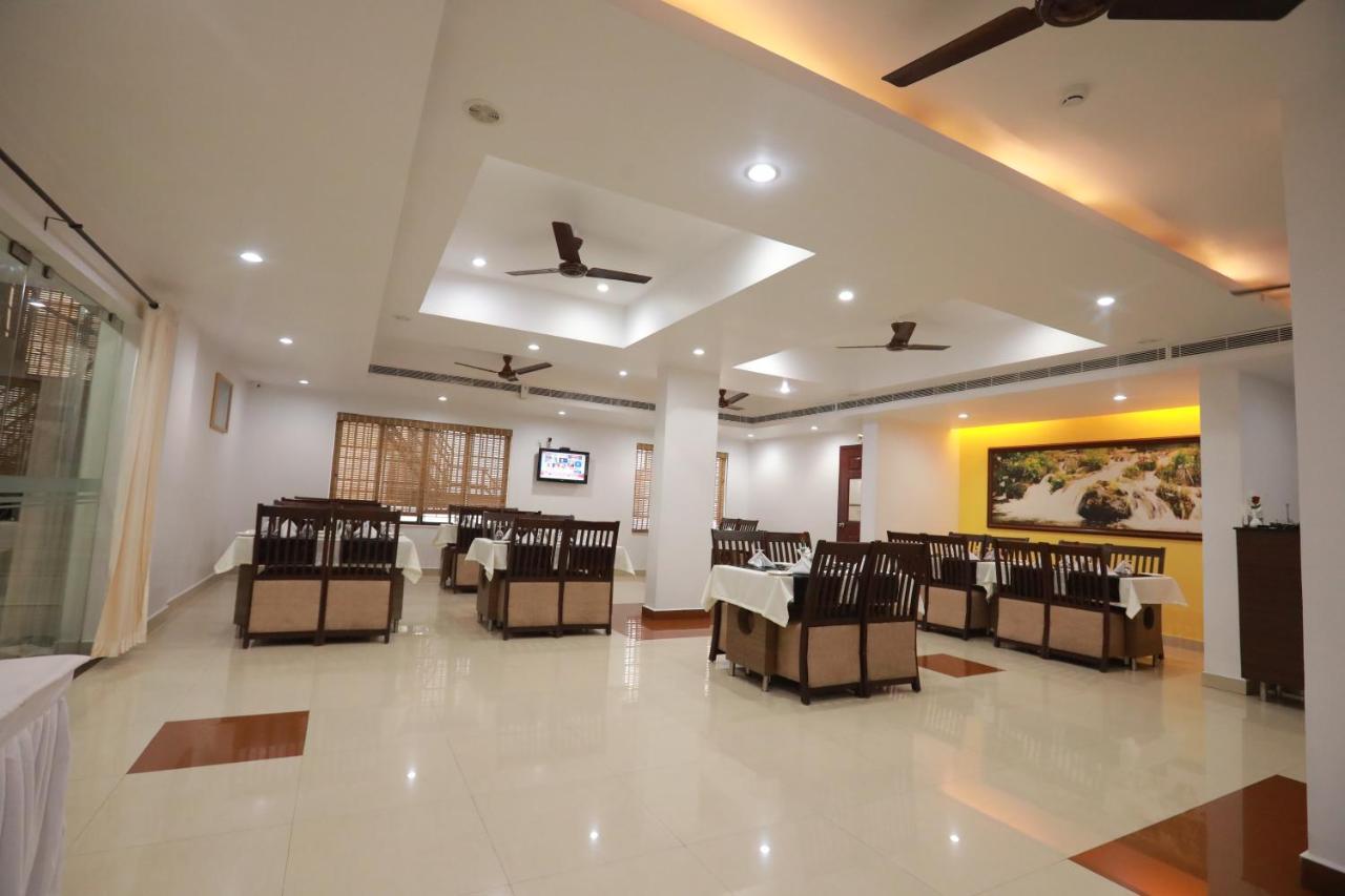 Hotel Peninsula Thrissur Ngoại thất bức ảnh