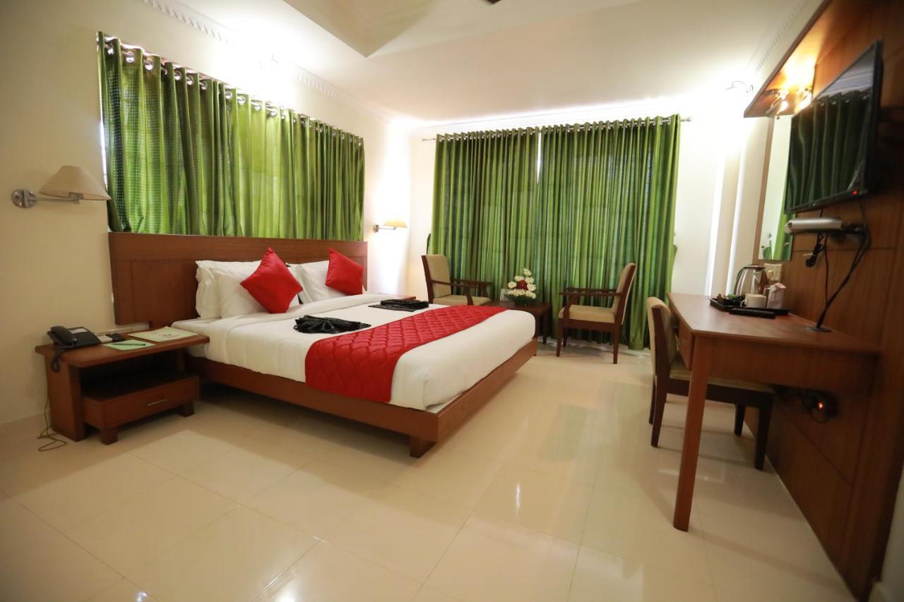 Hotel Peninsula Thrissur Ngoại thất bức ảnh