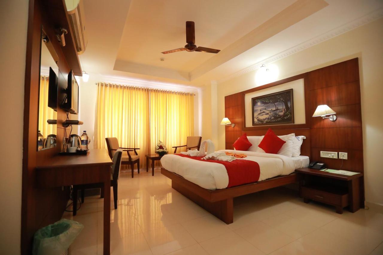 Hotel Peninsula Thrissur Ngoại thất bức ảnh