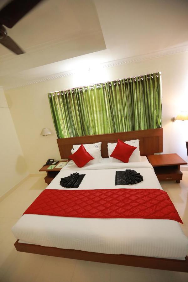 Hotel Peninsula Thrissur Ngoại thất bức ảnh