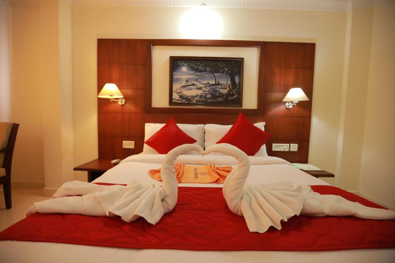 Hotel Peninsula Thrissur Ngoại thất bức ảnh