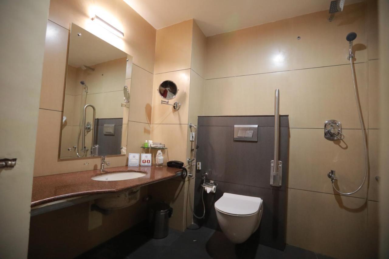 Hotel Peninsula Thrissur Ngoại thất bức ảnh