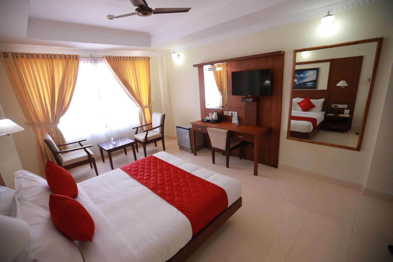 Hotel Peninsula Thrissur Ngoại thất bức ảnh