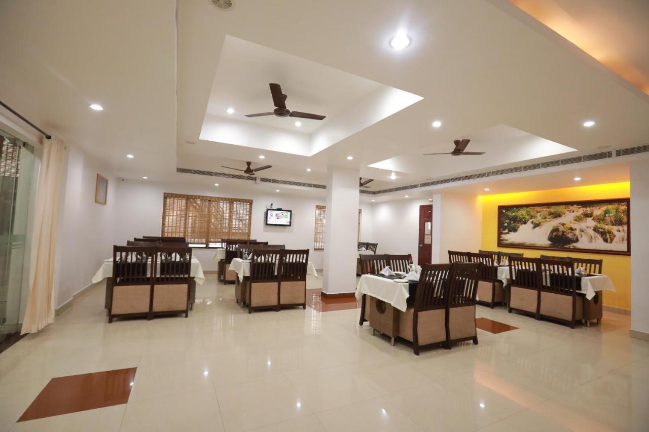 Hotel Peninsula Thrissur Ngoại thất bức ảnh