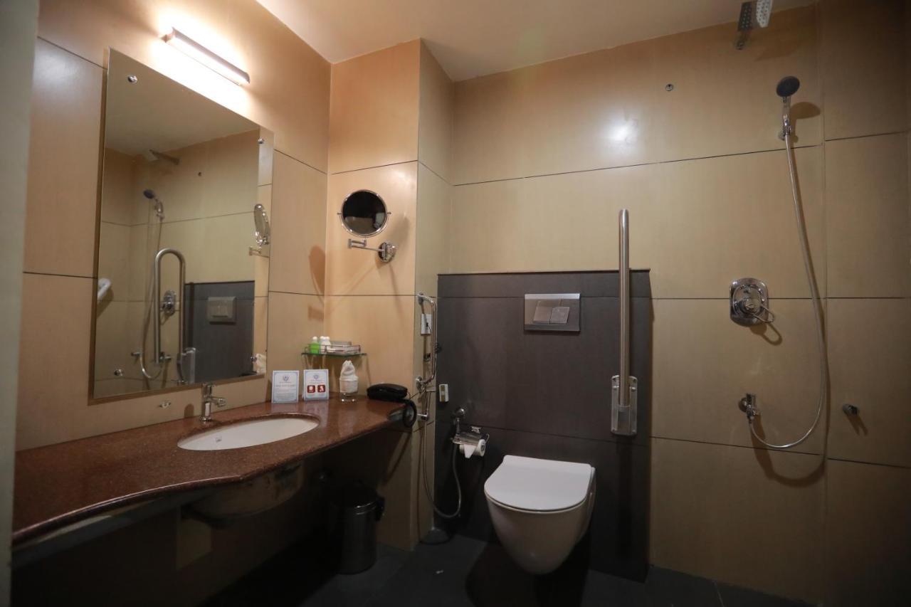 Hotel Peninsula Thrissur Ngoại thất bức ảnh