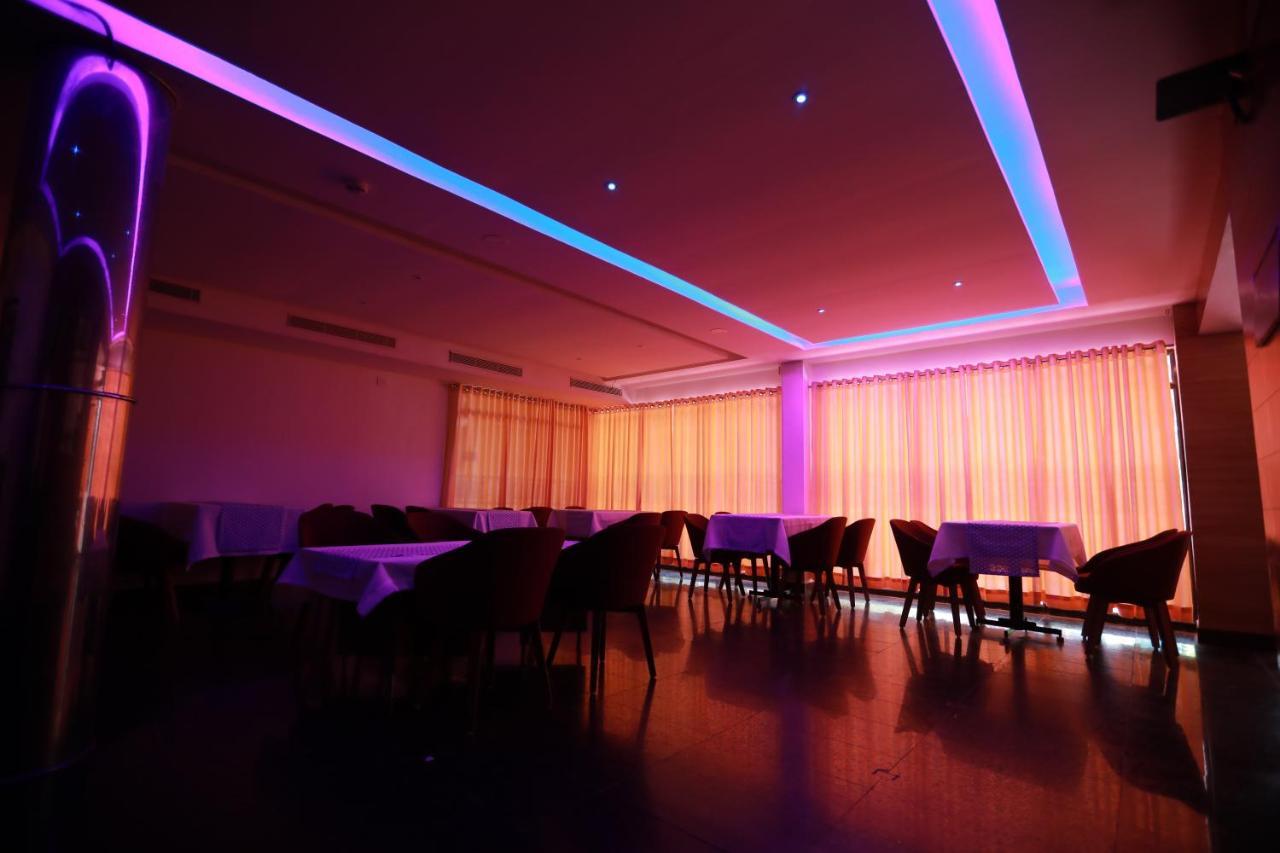 Hotel Peninsula Thrissur Ngoại thất bức ảnh