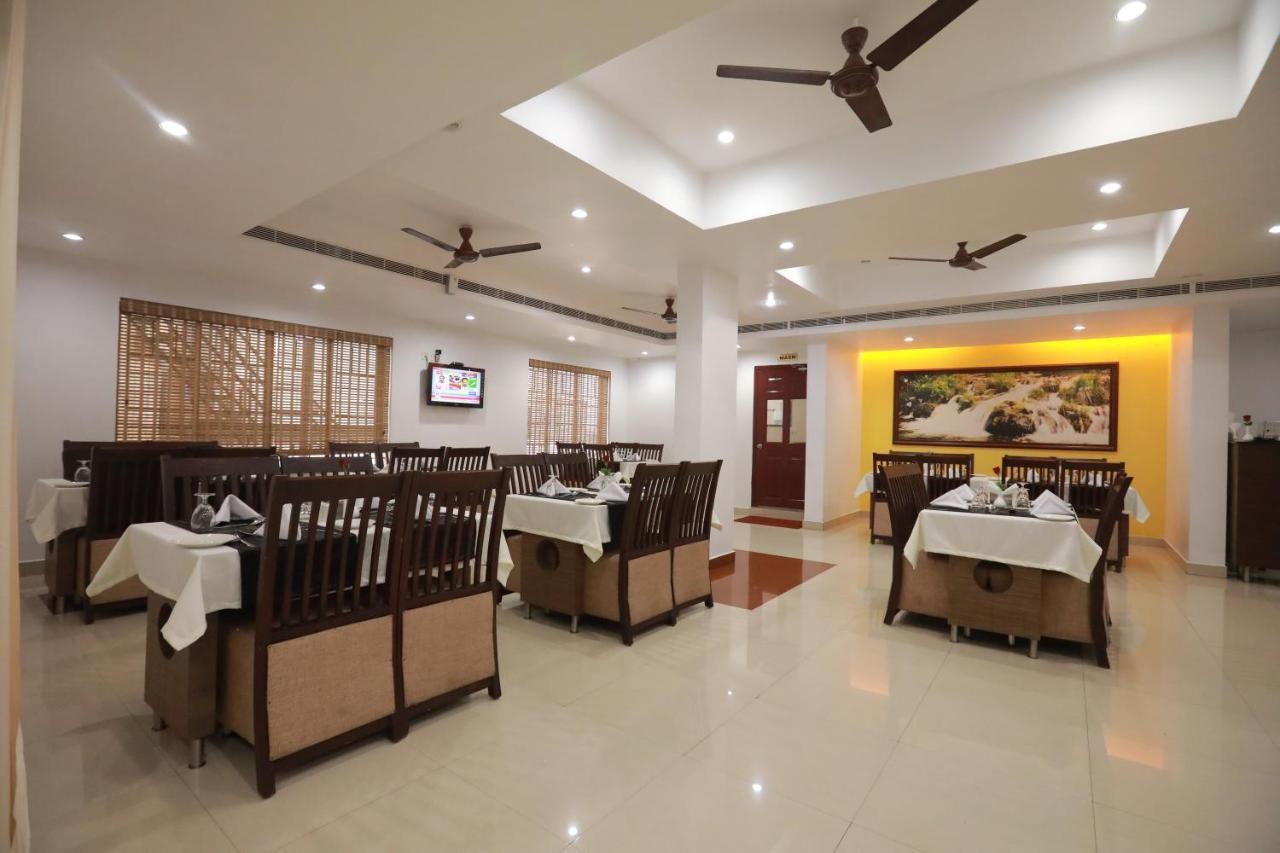 Hotel Peninsula Thrissur Ngoại thất bức ảnh