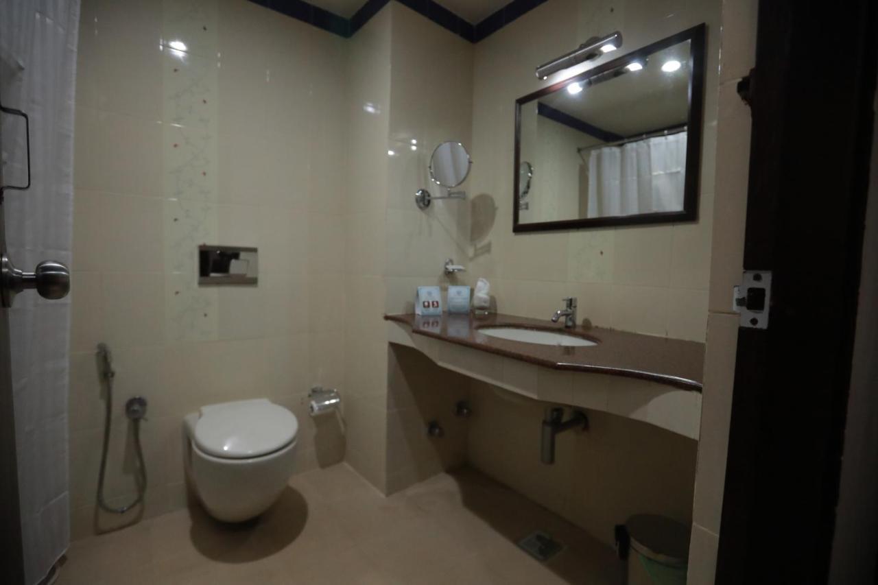 Hotel Peninsula Thrissur Ngoại thất bức ảnh